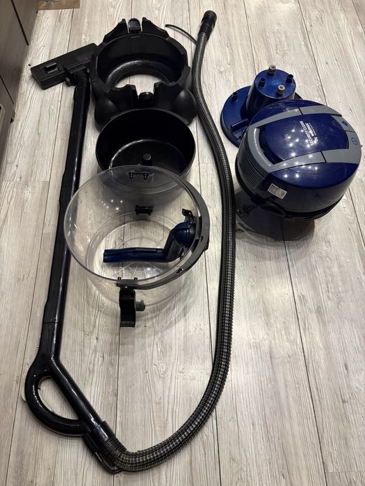 Професионална перяща прахосмукачка