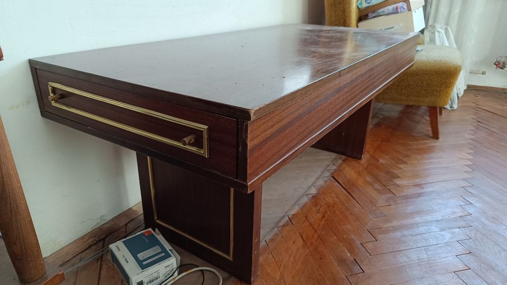 Масивна холна маса