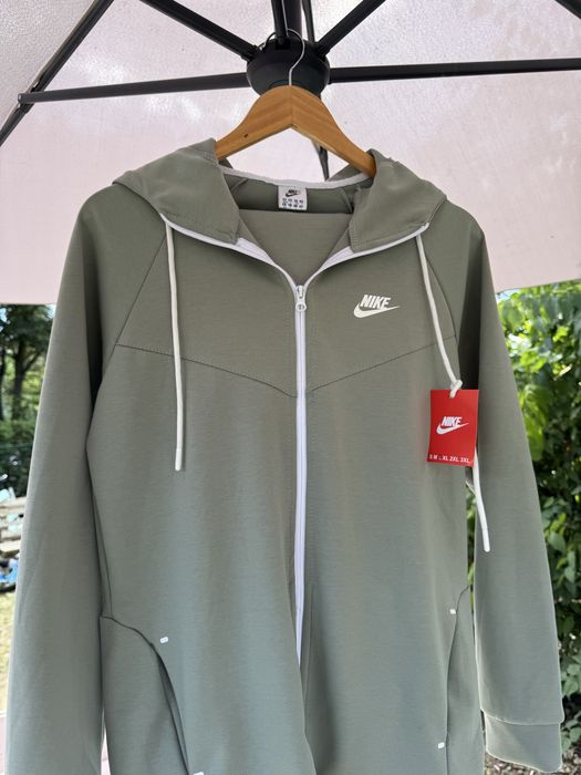 compleu nike tech green