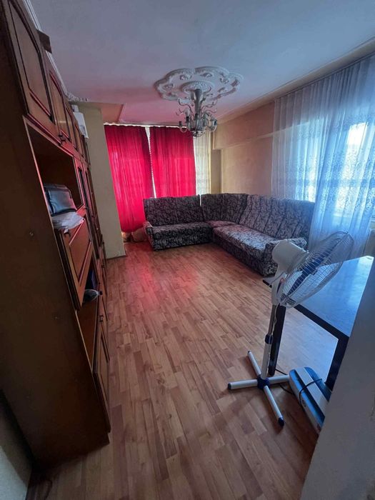 De vanzare-apartament 3 camere decomandat