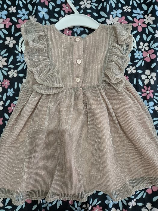 Vând rochiță fetiță