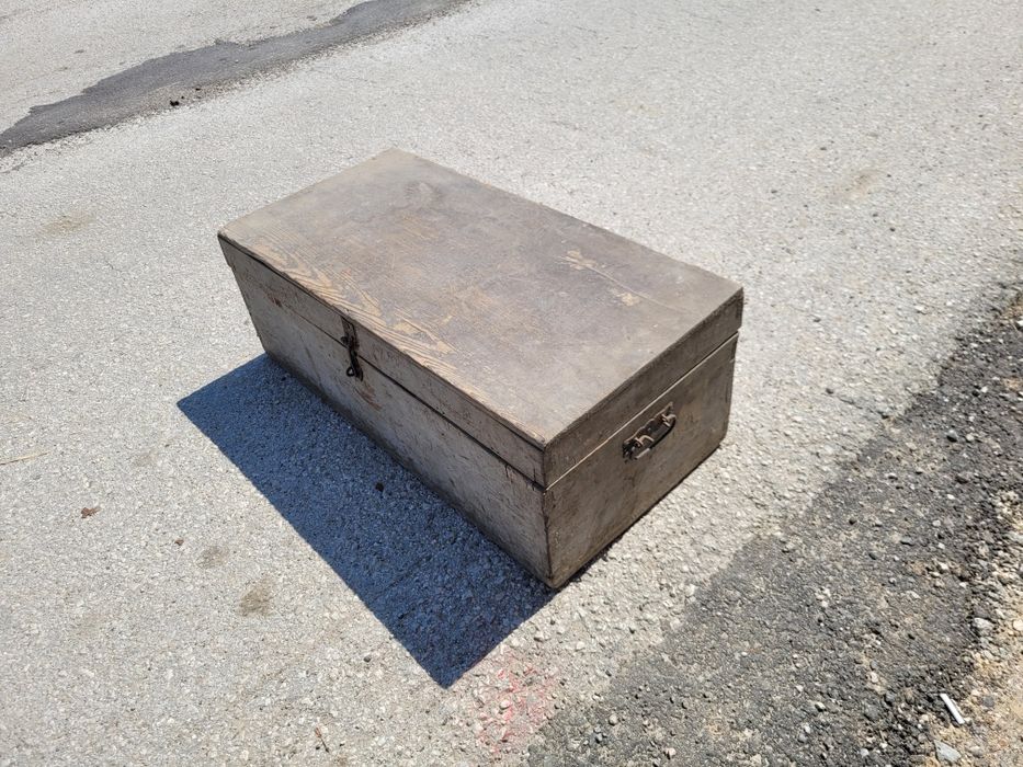 Старинен дървен сандък