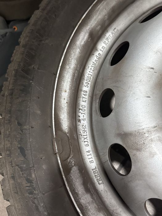 Продам зимние шипованные шины с дисками