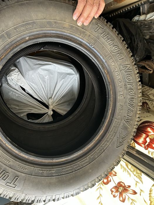 Продам зимние шины б/у самовывоз