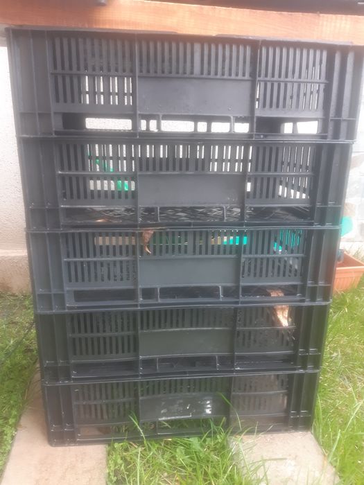 Vând navete plastic