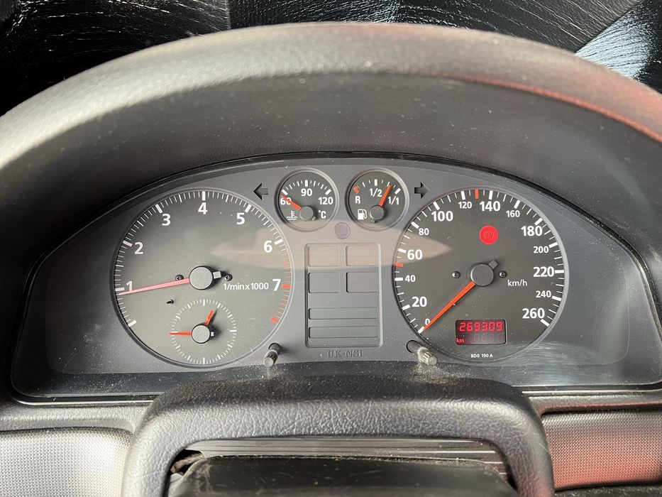 AUDI A4 1995 — imagine 2
