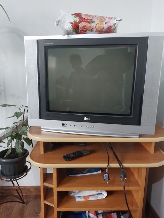 Телевизор LG простой