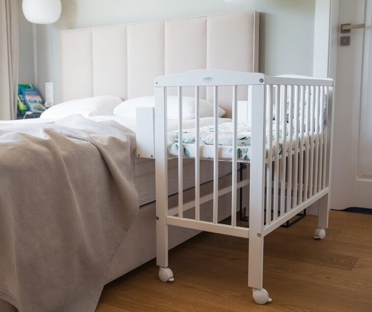 Детско легло next to me