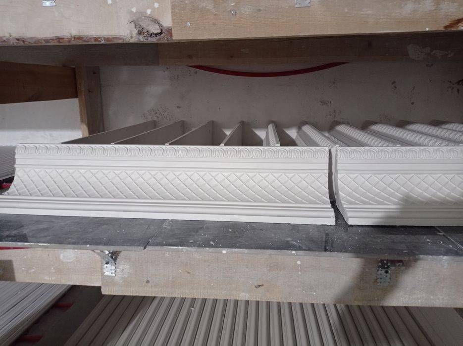 Молдинги из гипса