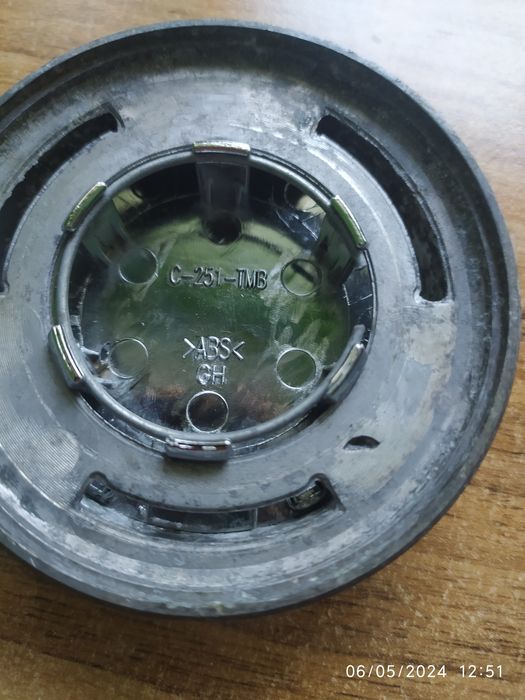 Продавам капачка за джанта на Mercedes