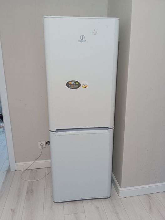 Холодильник и стиралку продам