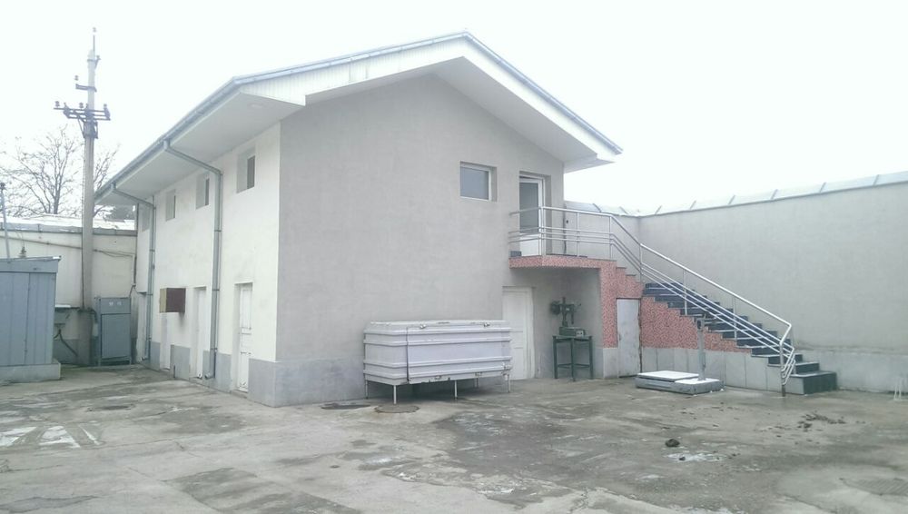 Продается производственное помещения  15 соток с зданием