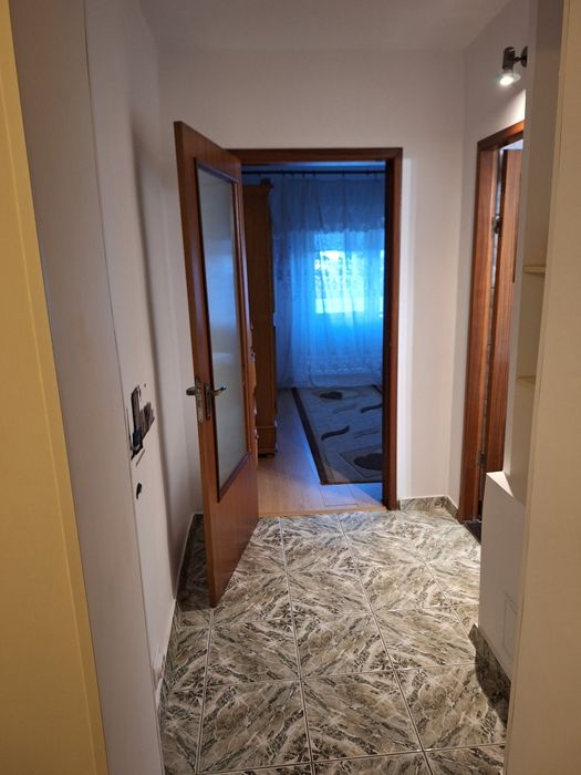 De inchiriat  apartament cu 2 camere , ultracentral, langa primarie, langa  Liceul Ioan Petrus