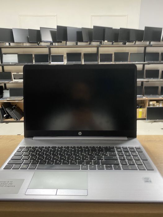 Ноутбук HP i5-10/RAM8/SSD256/UHD Graphics