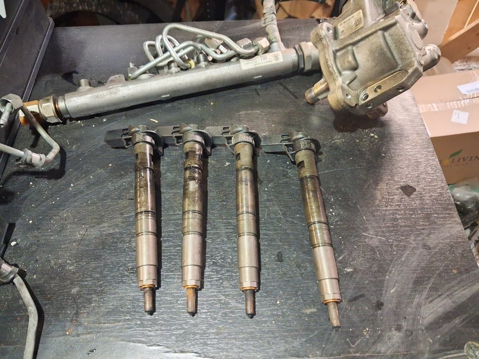 Kit injectie injector injectoare 03L130277 0445116 A3 A4 A5 A6 A8 Golf 5 Passat Skoda Volkswagen  dezmembrez Audi A4 B8 2.0 TDI