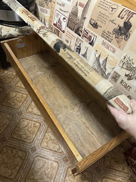 Продается кухонный стол