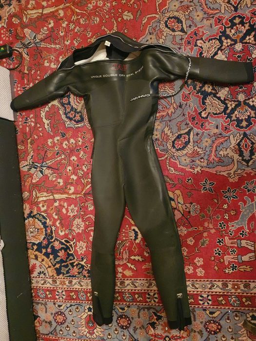 Продавам сух неопрен CAMARO 5mm