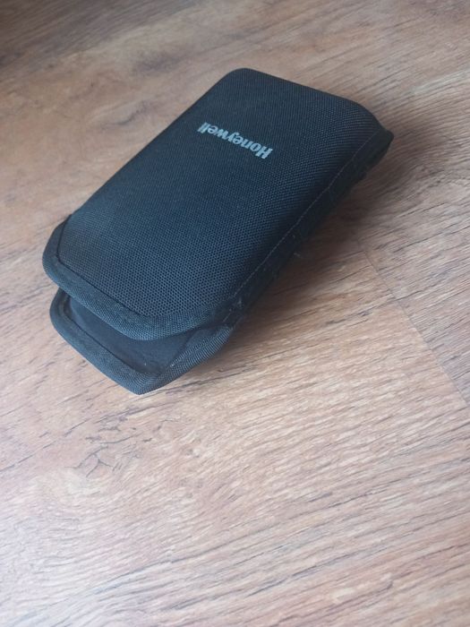 Твърд калъф        .