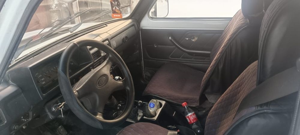 Нива 2121,год 2004