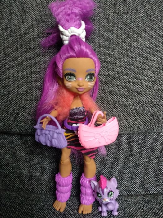 Кукла Cave Club.