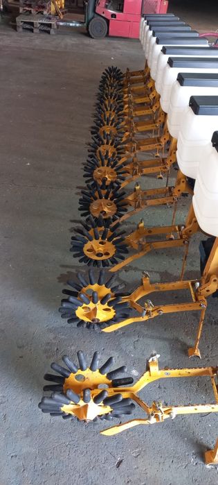 Сеялка 12 рядная