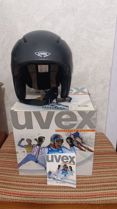 Комплект,для занятий горно лыжным спортом .