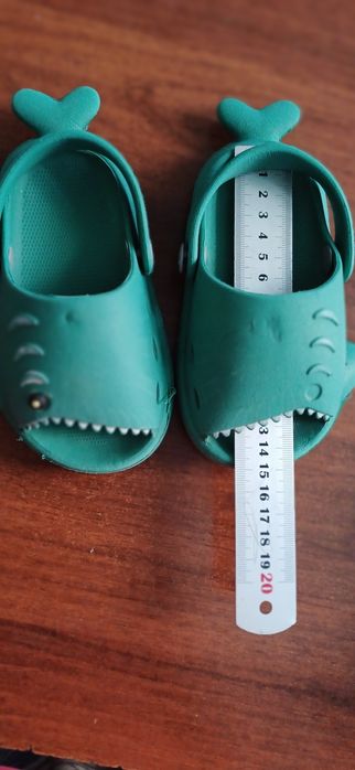 Продам детские кроксы сланцы