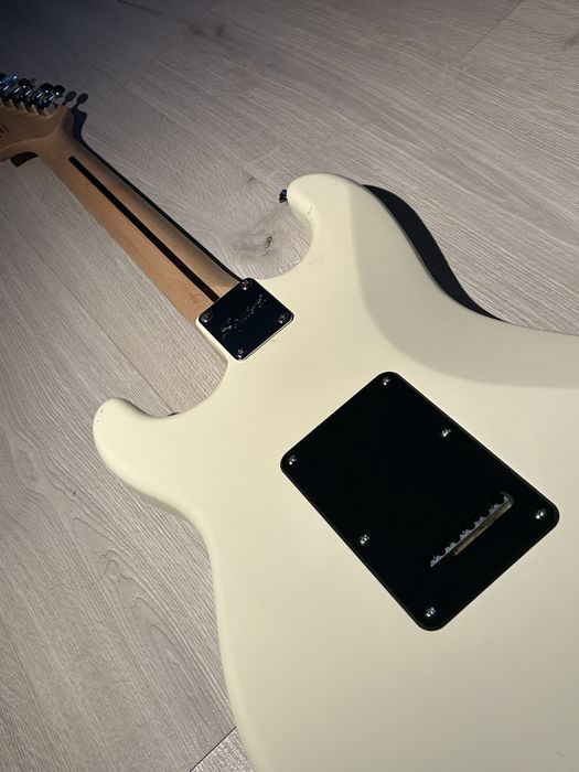 Squier FSR Affinity Series™ Stratocaster® HSS Olympic White