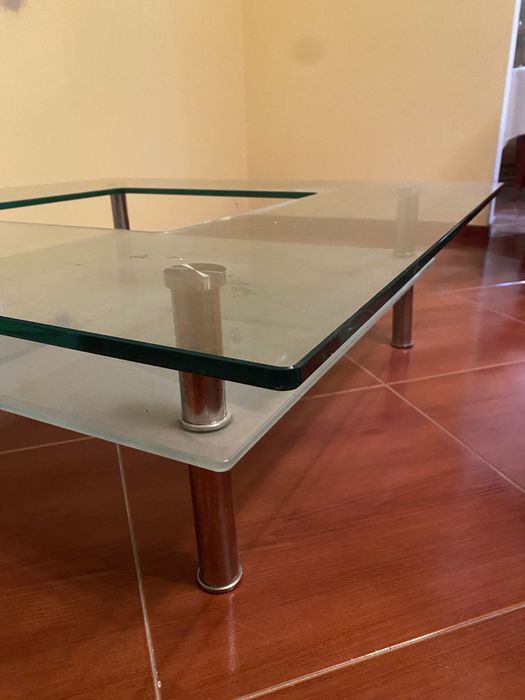 Masă din sticlă,salon