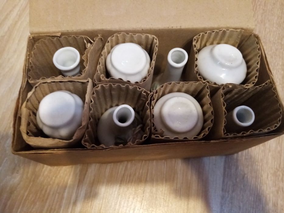 Малки порцеланови вази