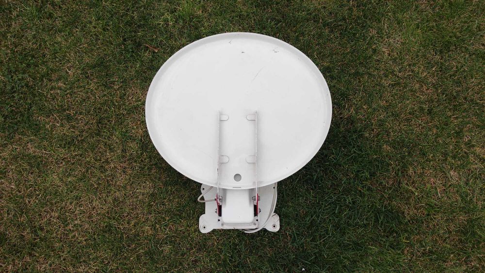 Antena pentru satelit automata