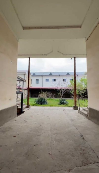 Xonabodda hovli sotiladi, 9 sotiq.