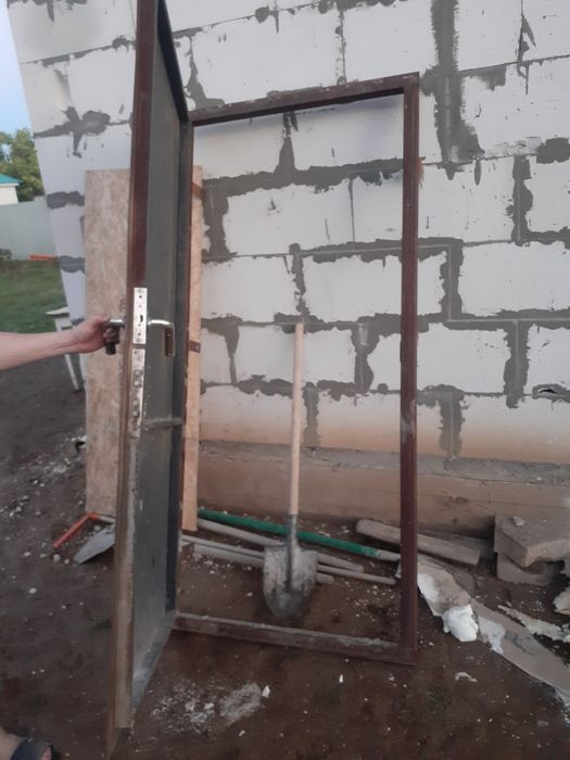 продам металлическу дверь