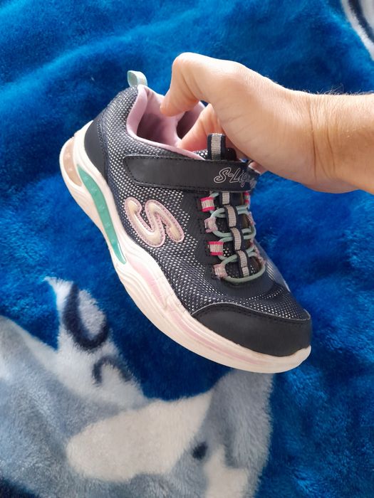 Skechers sheckers adidasi fete marime 32 pt fata Pantofi sport cu LED-