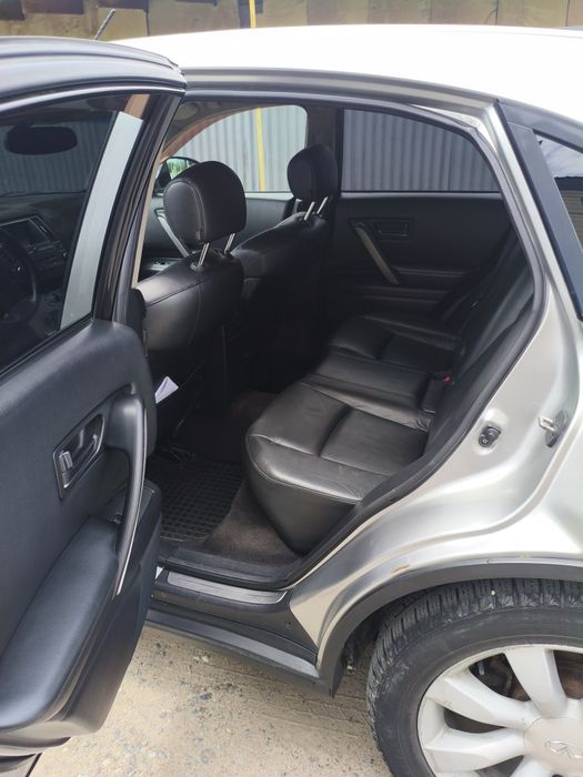 Продам infinity FX35
