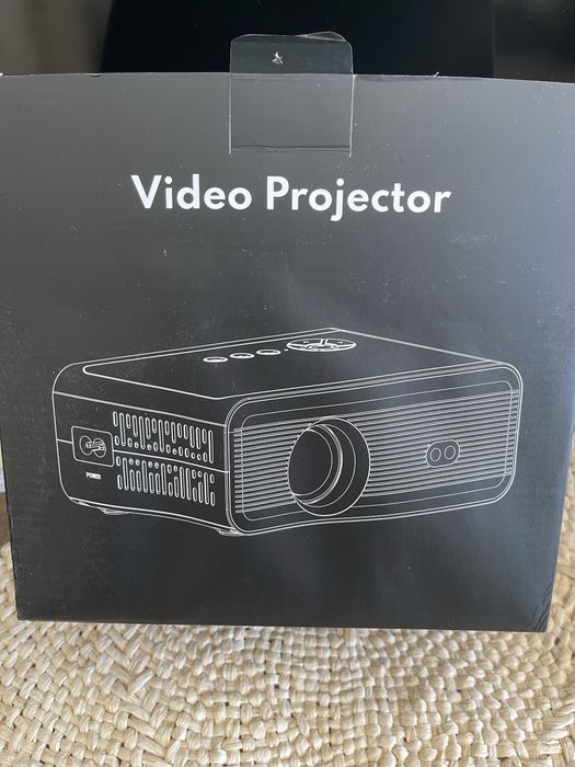 Чисто нов видео проектор