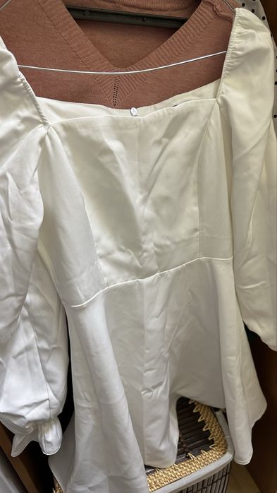 Платье белого цвета