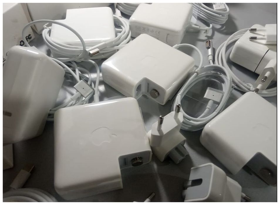 на MacBook 60W - зарядка, блок питания .