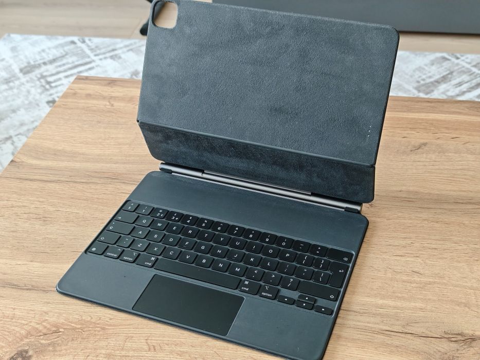 iPad Pro 12.9" (5th Generation/M1) + Magic Keyboard + Pencil