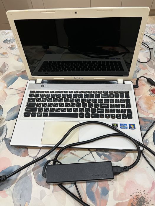 Игровой ноутбук LENOVO