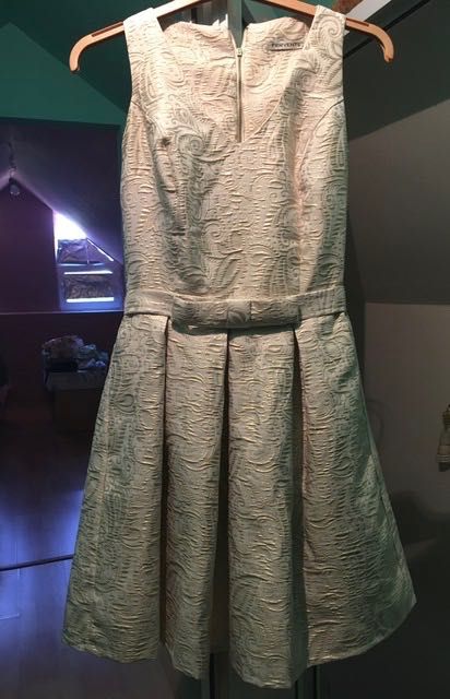 Rochie de ocazie ivoire cu fir auriu, midi, mărimea 36