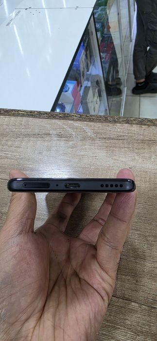 Продам Honor 50  6+2/128gb black