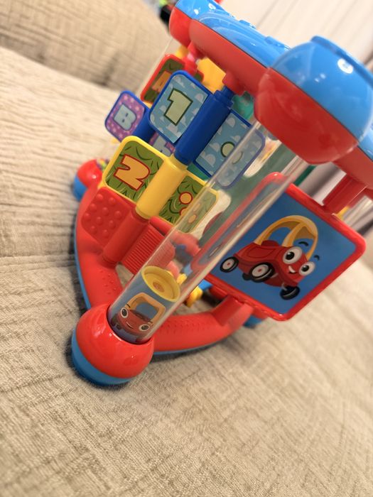 Jucarie triunghi cu activitati educative