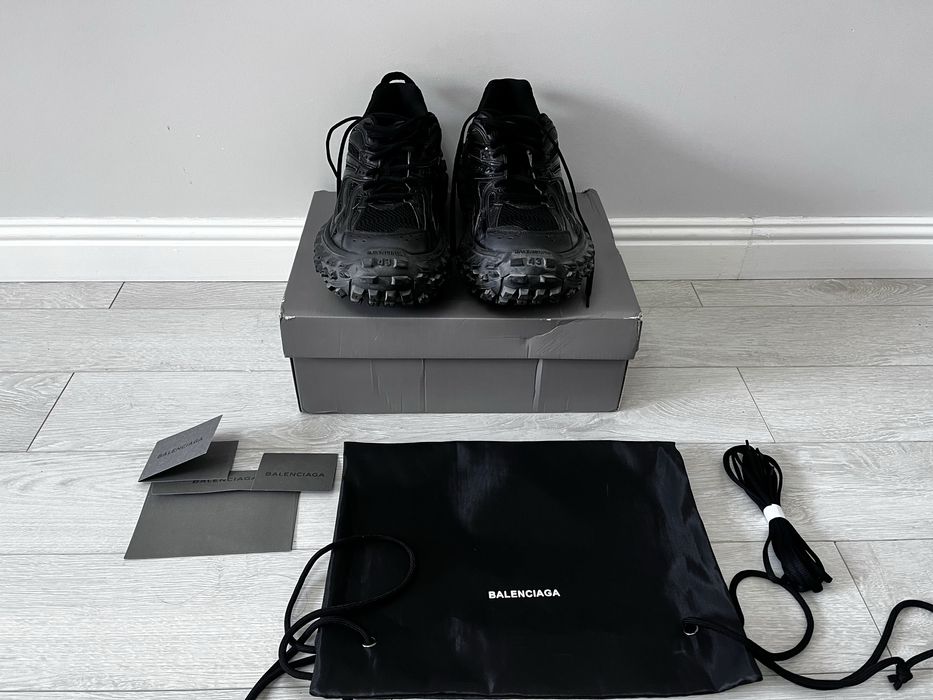 Balenciaga defender