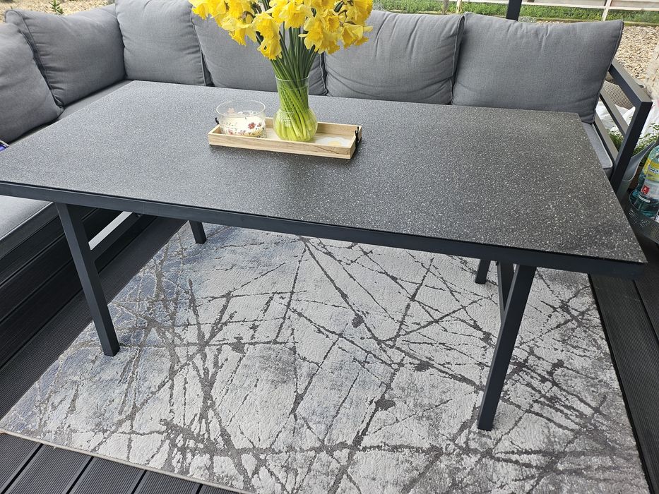 Masa terasa din aluminiu și sticla