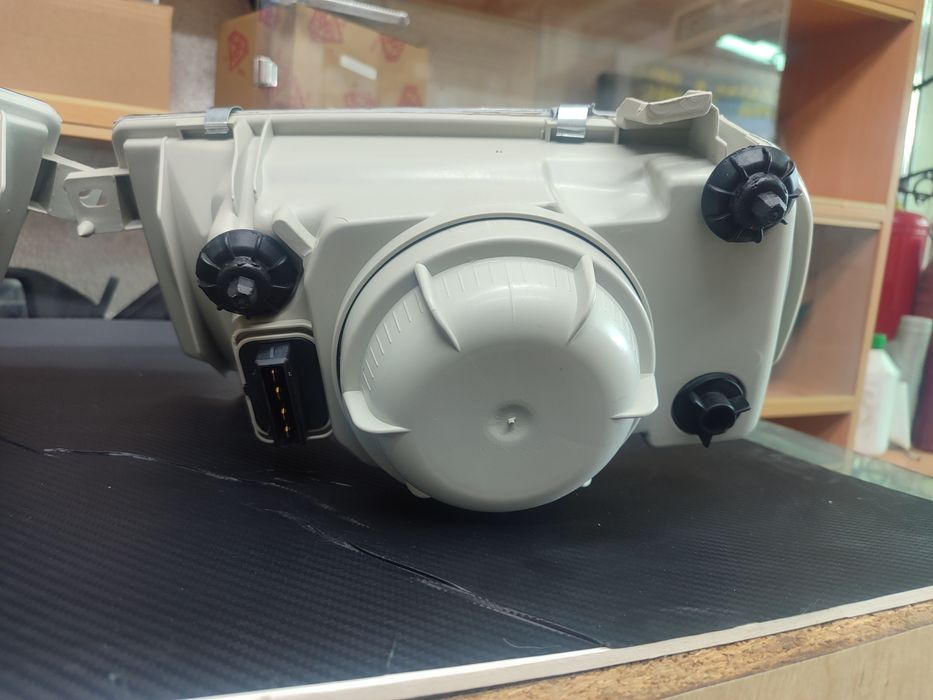 Фары передние на Фольксваген венто