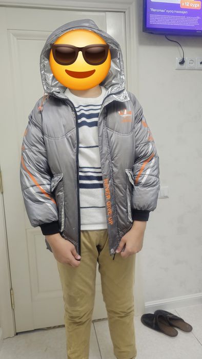 Bolalar kurtkasi sotiladi