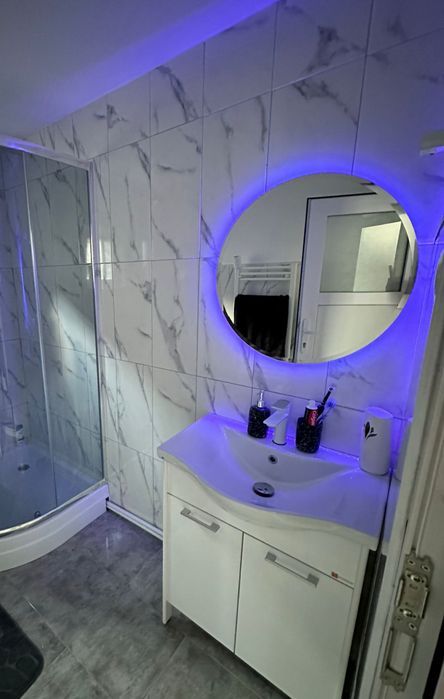 Oglindă rotundă de baie cu iluminare LED RGB