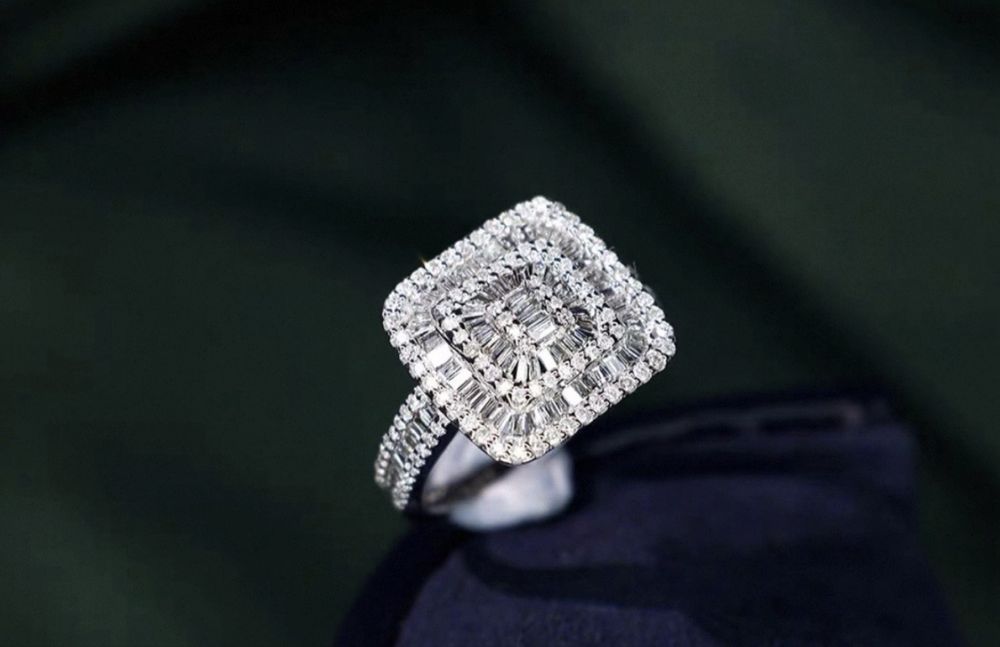 Шикарное бриллиантовое кольцо