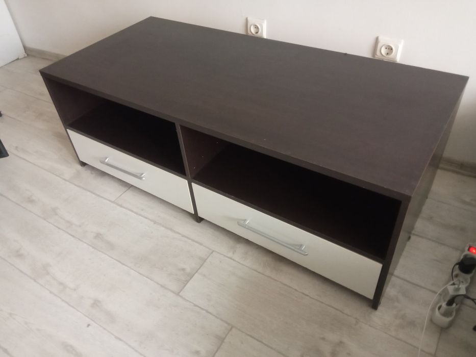 TV шкаф качествен